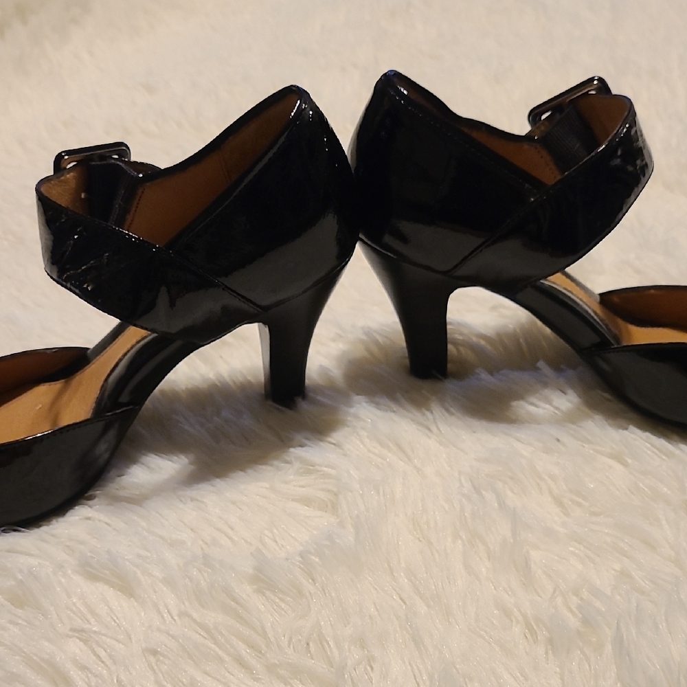 SOFFT Black Patent Heels with Strap - Picture 3 of 10